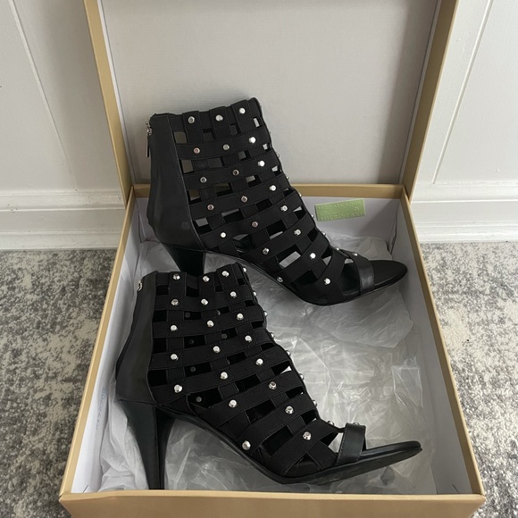 MICHAEL KORS- Sherry open toe black leather heels. Size 9 - Picture 2 of 8